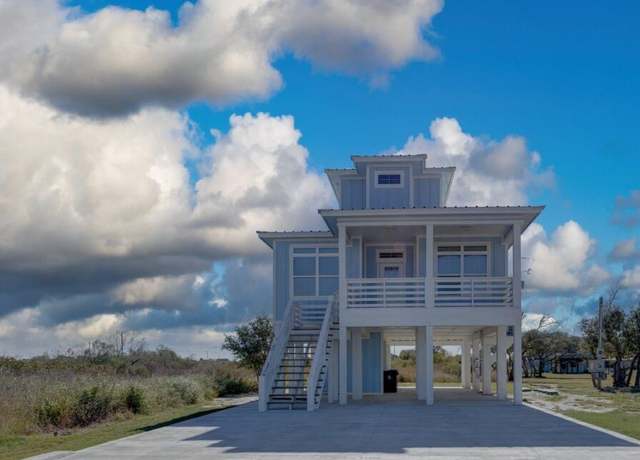 Property at 357 W Live Oak Ln, Rockport, TX 78382, 3 beds, 2 baths