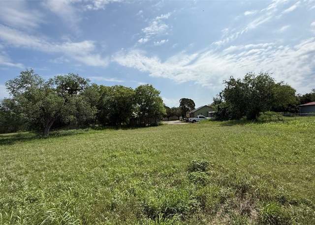 Property at 1007 S Washington St, Beeville, TX 78102