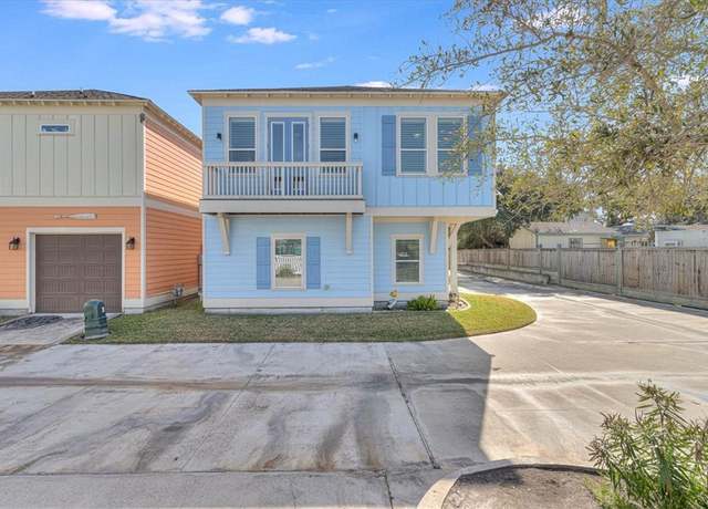 Property at 305 Sailhouse Way, Rockport, TX 78382, 3 beds, 2.5 baths