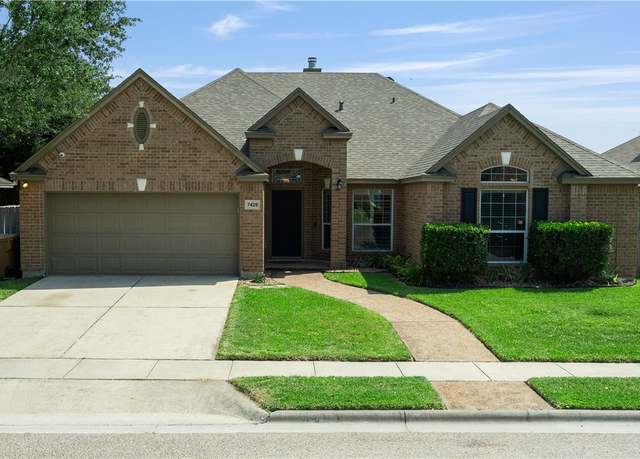 Property at 7429 Stampede Dr, Corpus Christi, TX 78414, 4 beds, 2.5 baths