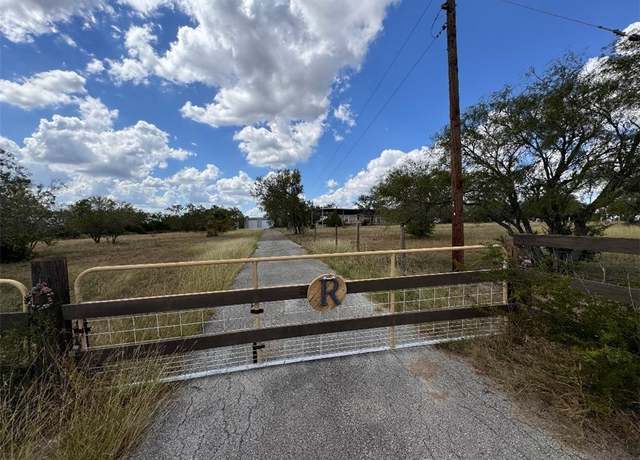 Property at 121 County Rd 133, George West, TX 78022, 3 beds, 2 baths