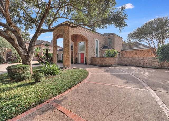 Property at 4815 Ocean Dr, Corpus Christi, TX 78412, 4 beds, 4.5 baths
