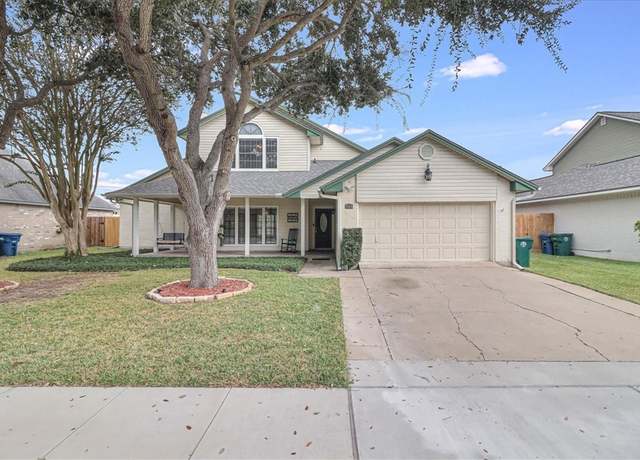 Property at 5518 Fox Run Dr, Corpus Christi, TX 78413, 3 beds, 2.5 baths