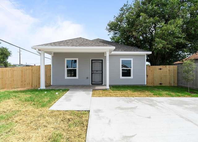 Property at 2201 Morris St, Corpus Christi, TX 78405, 4 beds, 2 baths