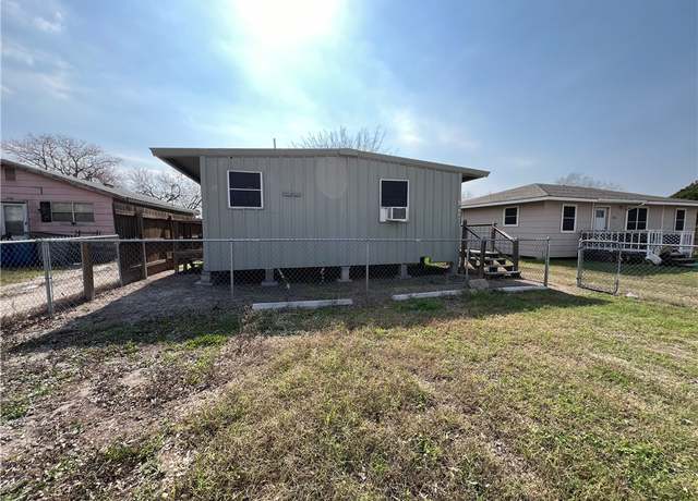 Property at 724 Moreno St, Mathis, TX 78368, 2 beds, 1 bath