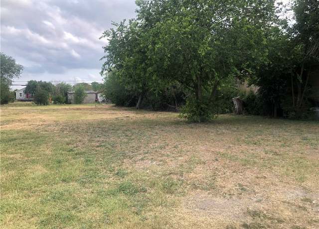 Property at 618 W Avenue E, Robstown, TX 78380