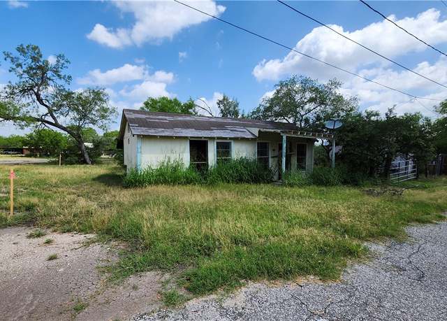 Property at 308 Menchaca St, George West, TX 78022