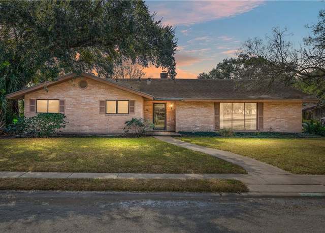 Property at 1229 W Henrietta, Kingsville, TX 78363, 5 beds, 4.5 baths