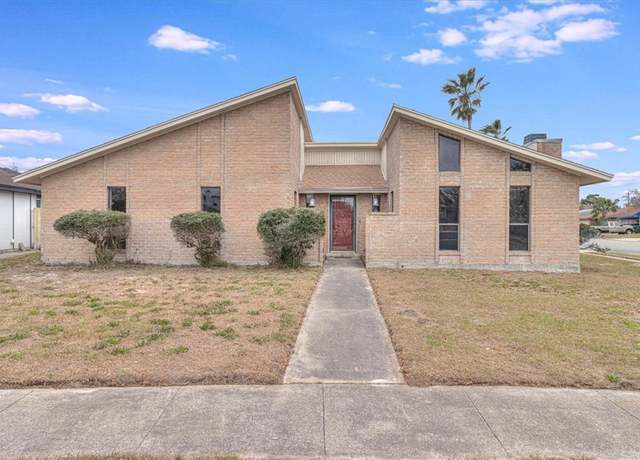 Property at 985 Crossbill St, Corpus Christi, TX 78418, 3 beds, 2 baths