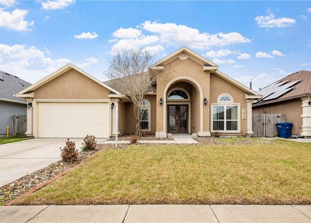 Property at 7513 E Lake Dr, Corpus Christi, TX 78414, 4 beds, 3 baths