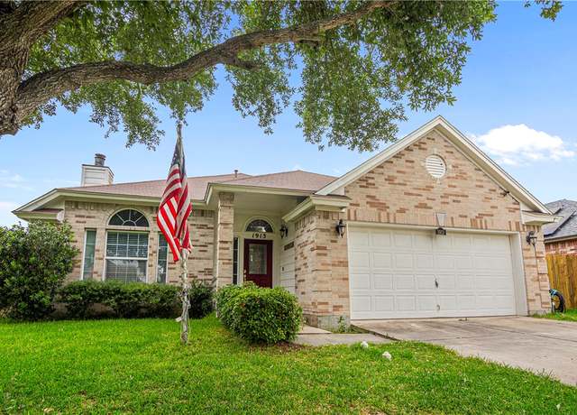 Property at 1913 Spanish Trl, Corpus Christi, TX 78410, 4 beds, 2 baths