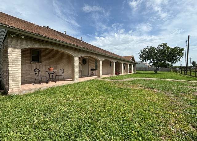 Property at 2745 Debra Ln, Corpus Christi, TX 78418, 3 beds, 3.5 baths
