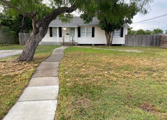 Property at 3530 Brawner Pkwy, Corpus Christi, TX 78411, 5 beds, 3 baths