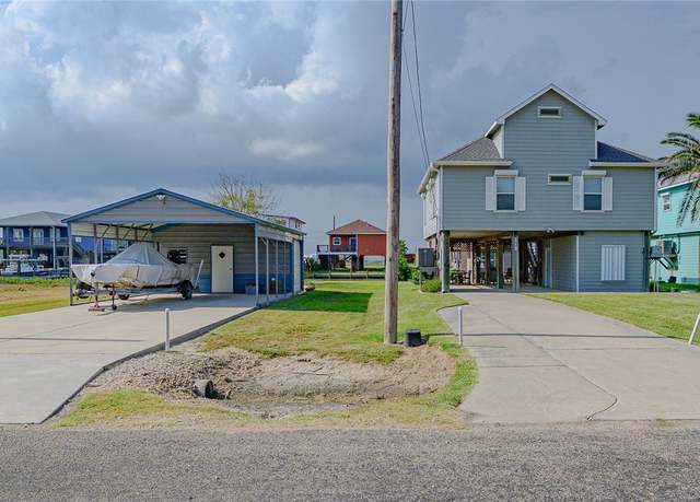 Property at 215 Sailfish Dr, Rockport, TX 78382, 3 beds, 2 baths