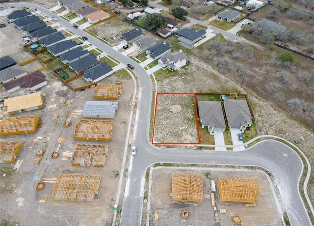 Property at 12822 Madalynn Dr, Corpus Christi, TX 78410