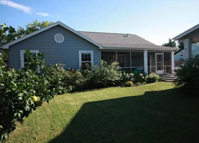 Property at 324 Foster Dr, Corpus Christi, TX 78404, 4 beds, 3 baths