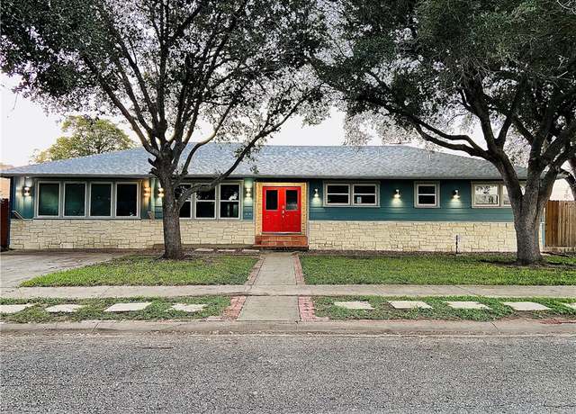 Property at 629 Santa Monica Pl, Corpus Christi, TX 78411, 5 beds, 3 baths