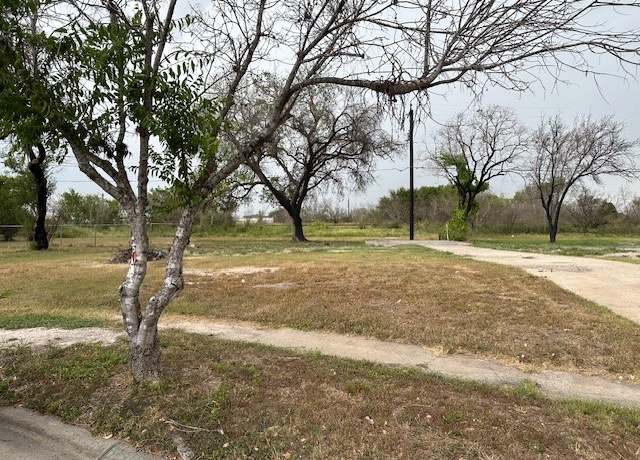 Property at 840 Hamilton St, Sinton, TX 78387