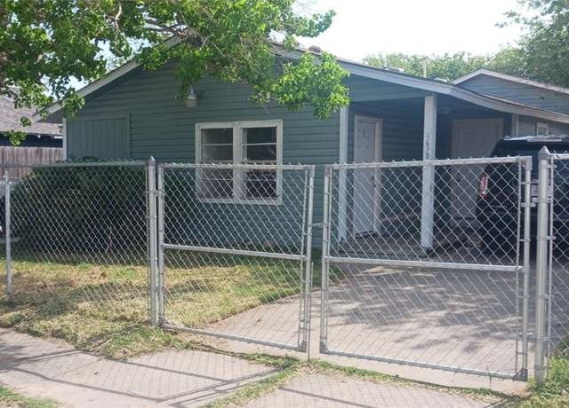 Property at 1620 7th St, Corpus Christi, TX 78404, 4 beds, 3 baths