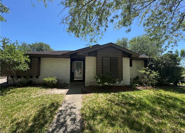 Property at 1818 Brazos Dr, Corpus Christi, TX 78412, 5 beds, 2.5 baths
