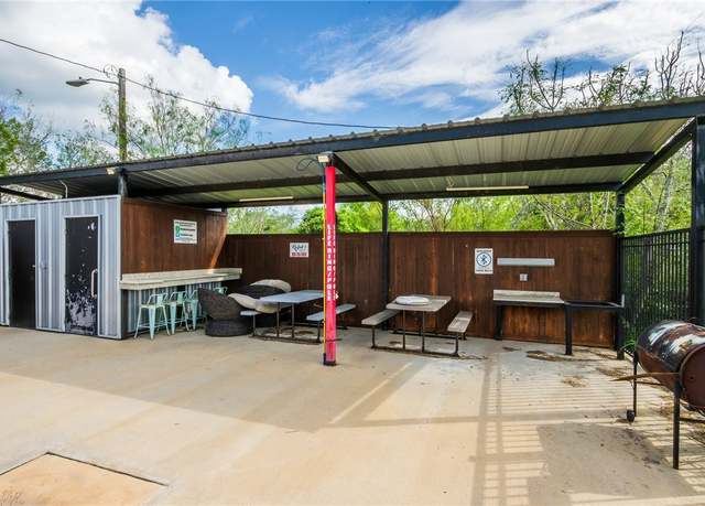 Property at 1010 N Smith Ave, Hebbronville, TX 78361