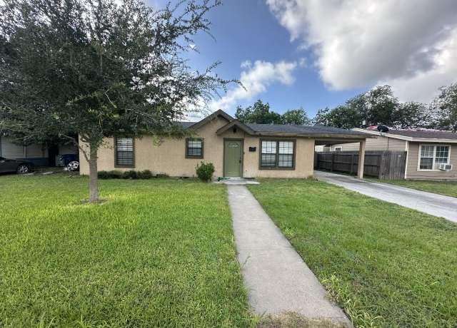 Property at 1014 E Huntington St, Beeville, TX 78102, 3 beds, 1 bath