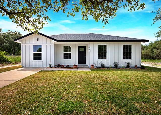 Property at 936 S 10th St, Aransas Pass, TX 78336, 4 beds, 2 baths
