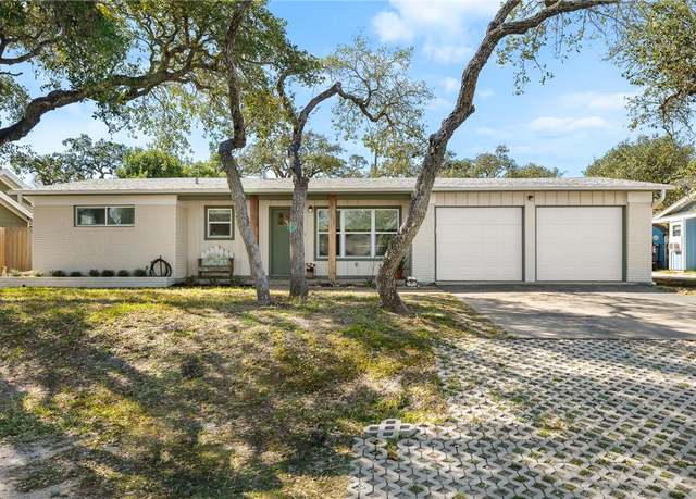 Property at 1907 Cochran Ln, Rockport, TX 78382, 3 beds, 2 baths