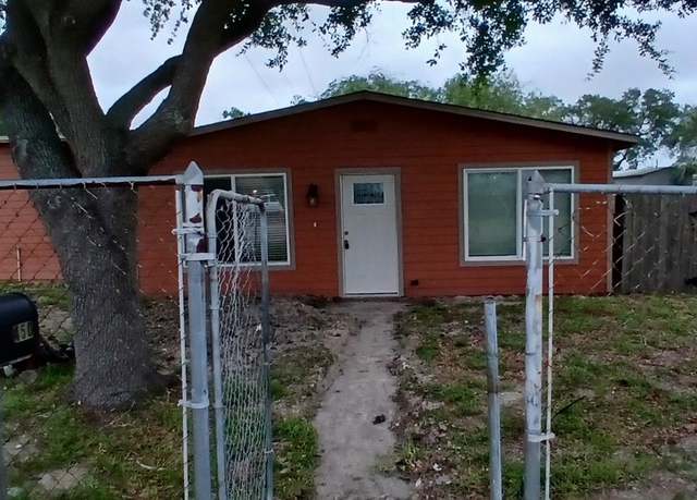 Property at 450 Skipper Ln, Corpus Christi, TX 78418, 3 beds, 2.5 baths