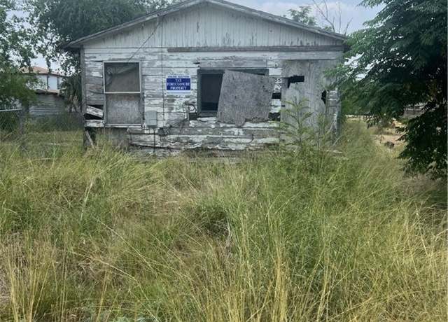 Property at 938 Indiana St, Robstown, TX 78380, 3 beds, 1 bath