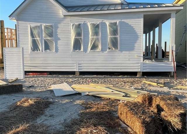 Property at 211 St John Cir, Port Aransas, TX 78373, 3 beds, 2 baths
