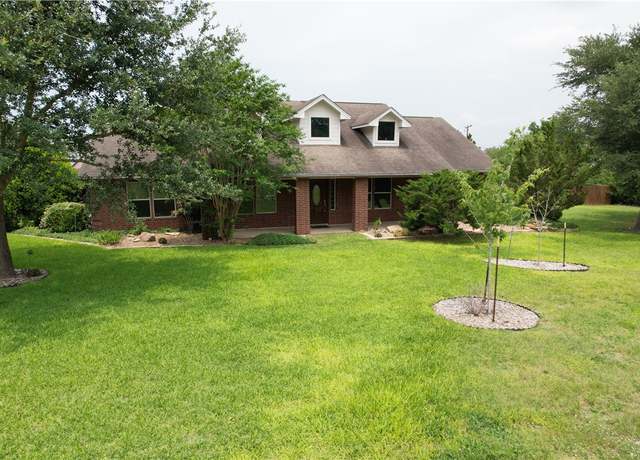 Property at 125 Red Bird Rdg, Beeville, TX 78102, 4 beds, 3 baths