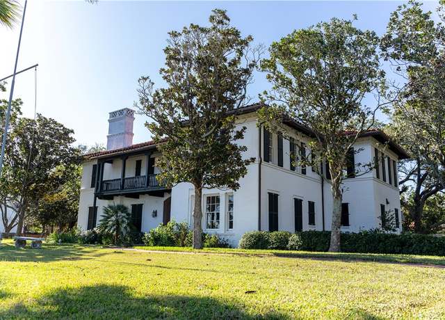 Property at 1717 Ocean Dr, Corpus Christi, TX 78404, 4 beds, 3.5 baths