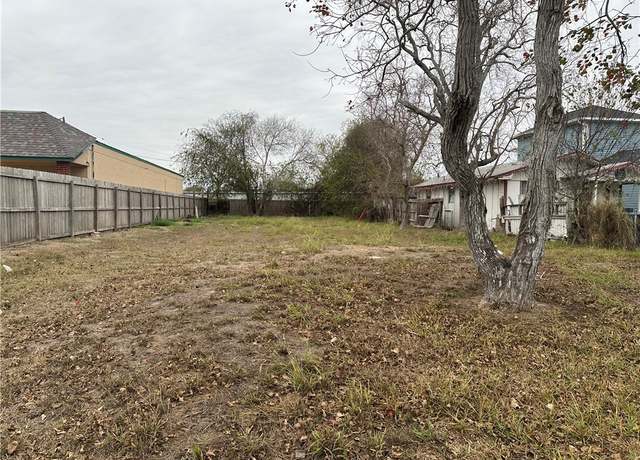 Property at 805 Wildcat Dr, Portland, TX 78374