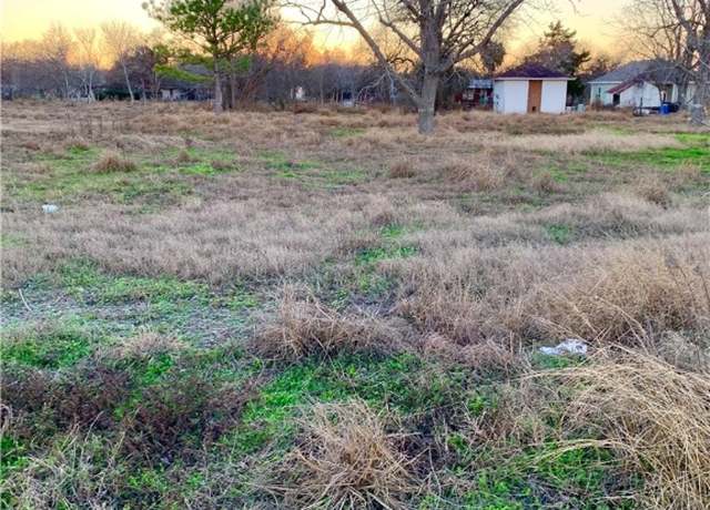 Property at 317 N 4th St, Skidmore, TX 78389