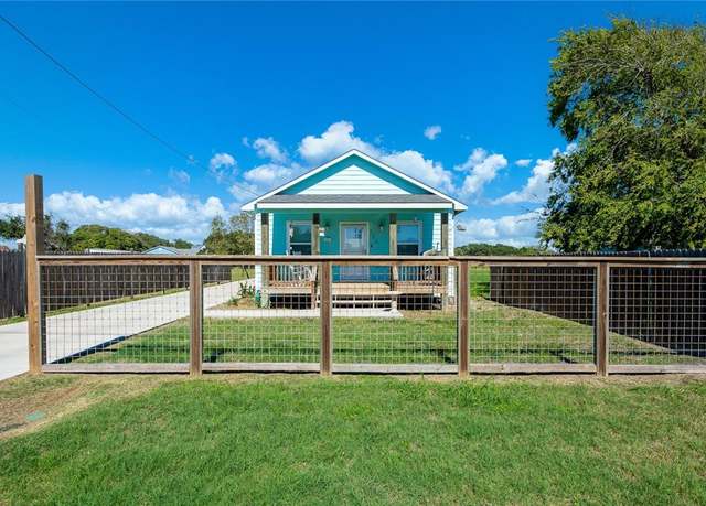 Property at 120 E Cornwall St, Rockport, TX 78382, 2 beds, 2 baths