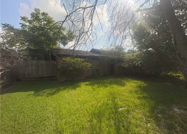 Property at 5014 Crestwick Dr, Corpus Christi, TX 78413, 3 beds, 2 baths