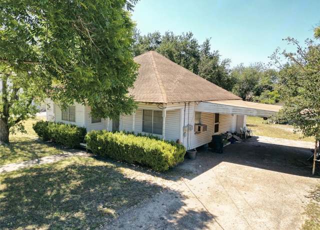 Property at 712 E 2nd St, Alice, TX 78332, 3 beds, 1.5 baths