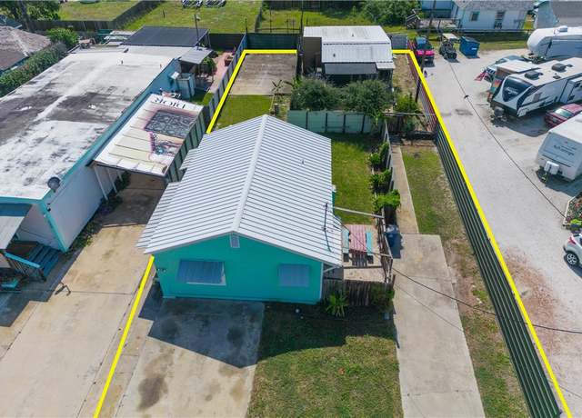 Property at 438 N Station St, Port Aransas, TX 78373, 5 beds, 2 baths
