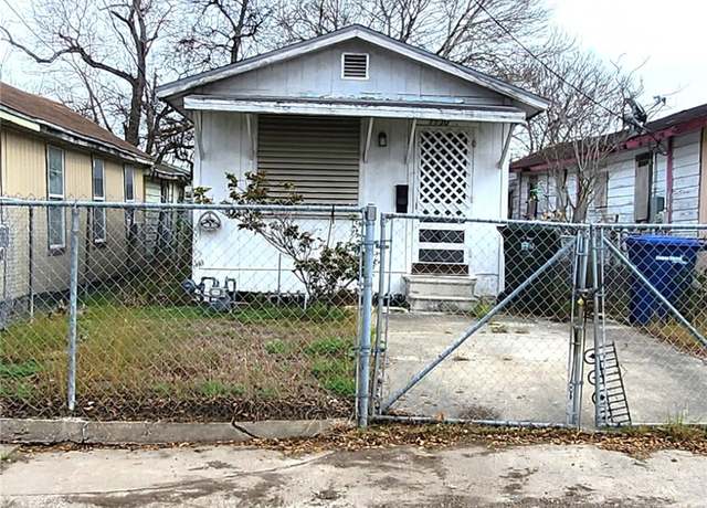 Property at 1130 Verbena St, Corpus Christi, TX 78405, 2 beds, 1 bath