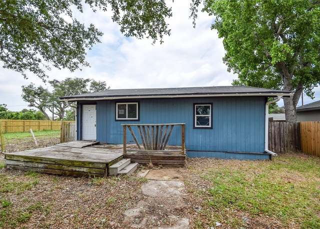 Property at 608 S 10th St, Aransas Pass, TX 78336, 4 beds, 1 bath
