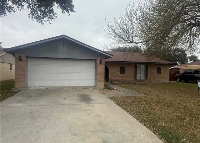 Property at 1612 Memorial Pkwy, Portland, TX 78374, 3 beds, 2 baths