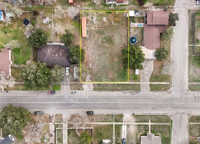 Property at 808 E Market St, Sinton, TX 78387