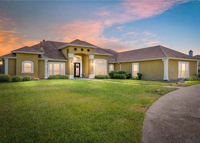 Property at 5614 Kitty Hawk Dr, Corpus Christi, TX 78414, 4 beds, 3 baths