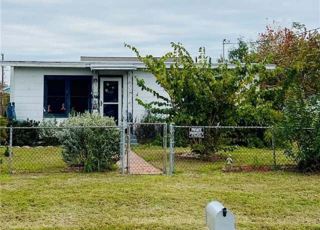 Property at 610 N Austin St, Rockport, TX 78382, 2 beds, 2 baths