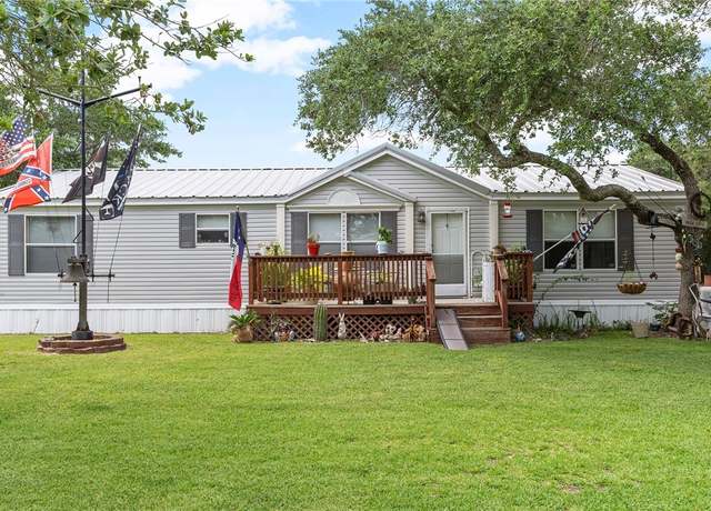 Property at 1331 8th St, Rockport, TX 78382, 3 beds, 2 baths