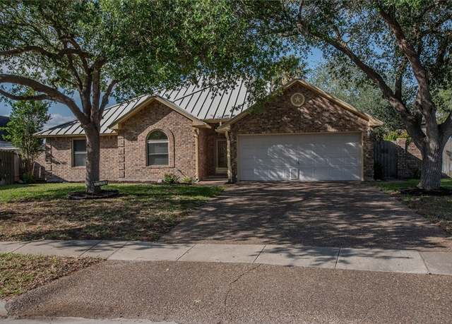 Property at 5521 Queensborough Cir, Corpus Christi, TX 78413, 3 beds, 2.5 baths