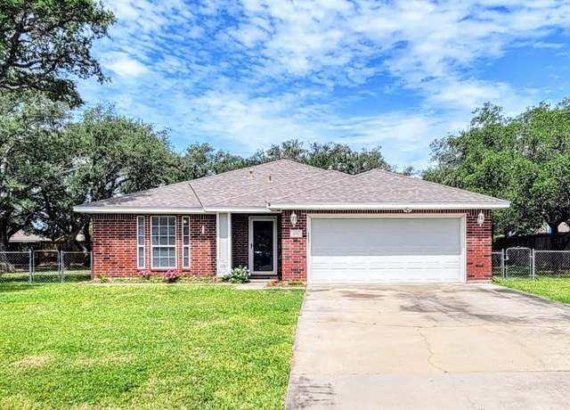 Property at 1017 Hickory Ave, Rockport, TX 78382, 3 beds, 2 baths