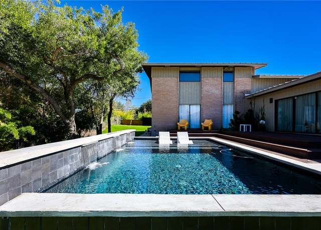 Property at 225 Chenoweth Dr, Corpus Christi, TX 78404, 5 beds, 3.5 baths