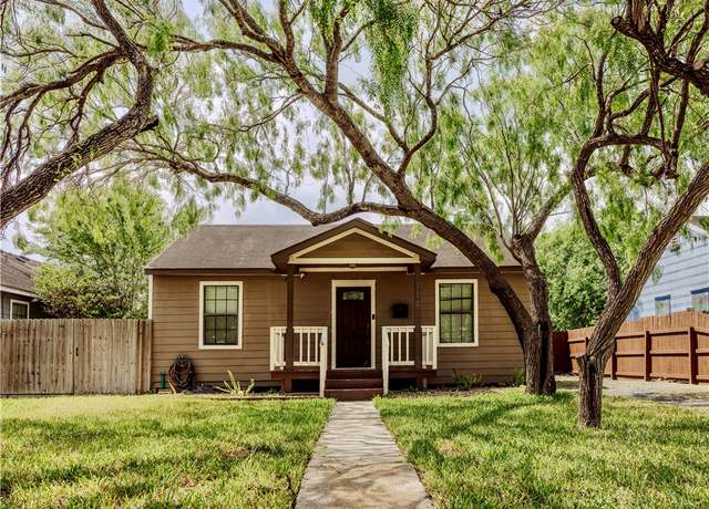 Property at 112 E 6th St, Bishop, TX 78343, 3 beds, 2 baths